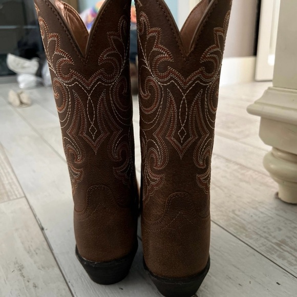 BRAND NEW ARIAT BOOTS - RARE BOMBER JACKET COLOR - Picture 2 of 6